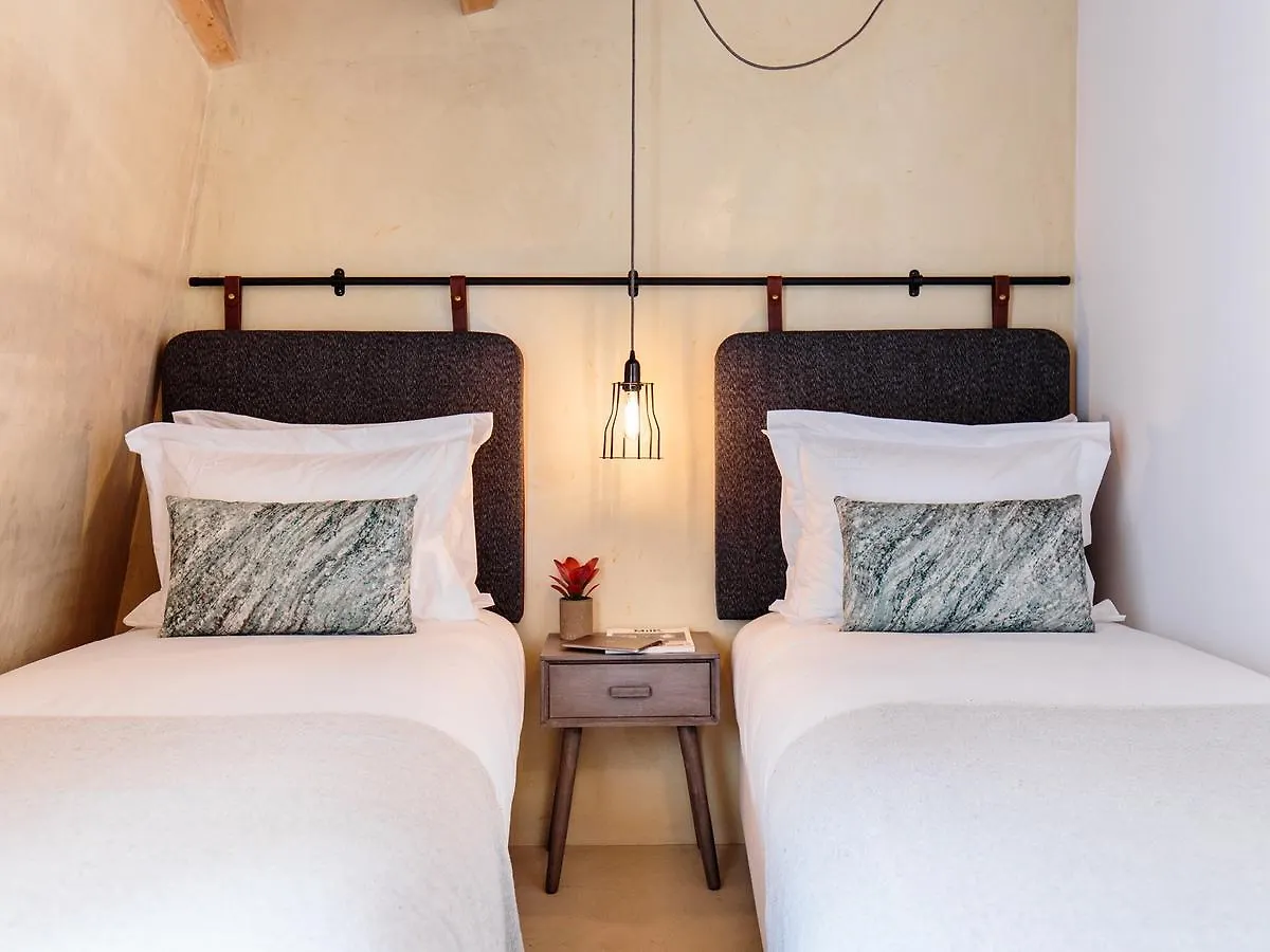 Bed and Breakfast Dear Lisbon - Living House 3*,  Portugalsko